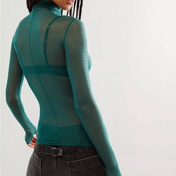 On the Dot Layering Top - Picture 2 of 3